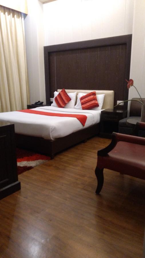 Hotel Bizzotel Gurgaon Zewnętrze zdjęcie