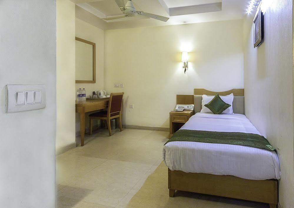 Hotel Bizzotel Gurgaon Zewnętrze zdjęcie